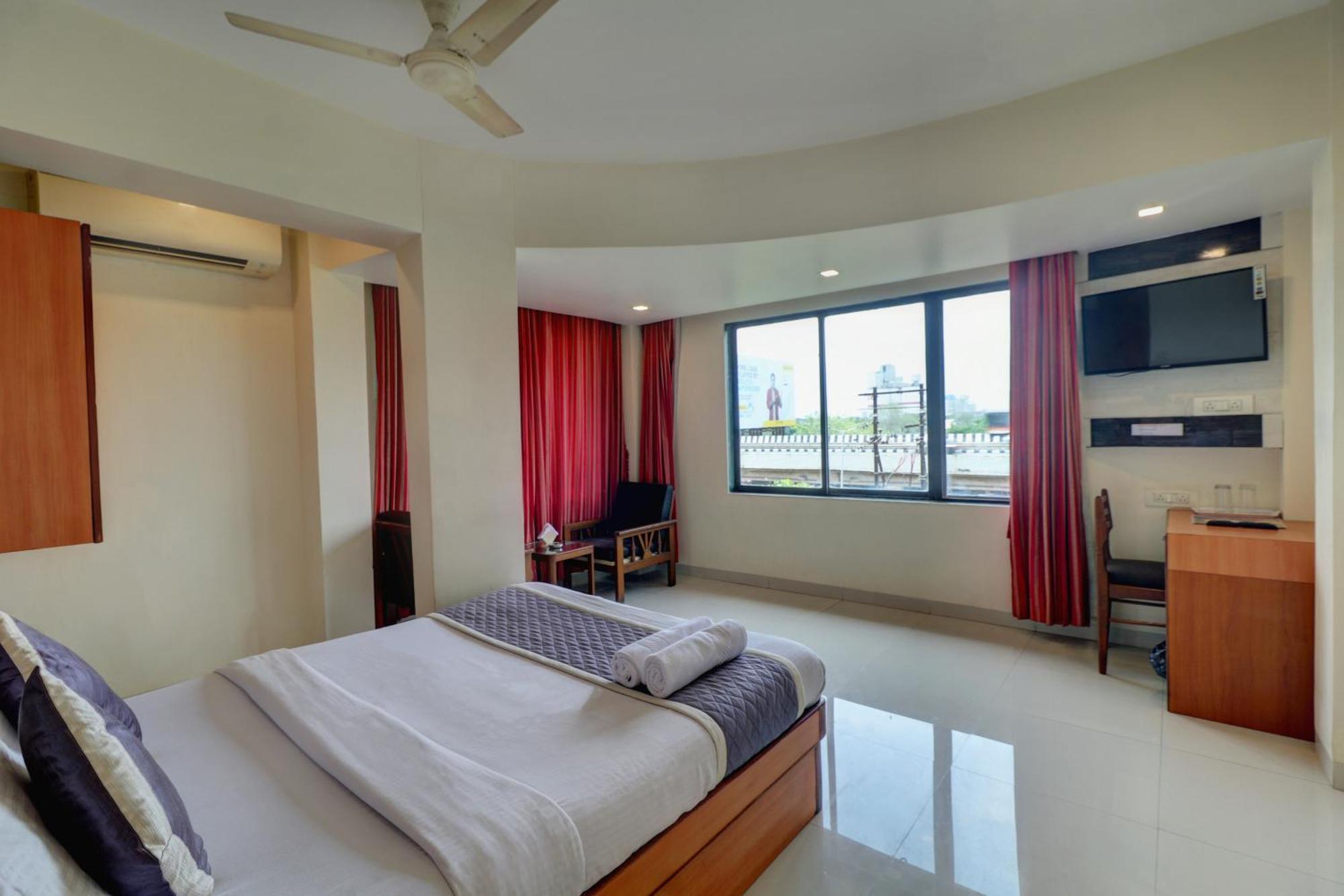 Hotel New Sarovar Grand Панвел Экстерьер фото